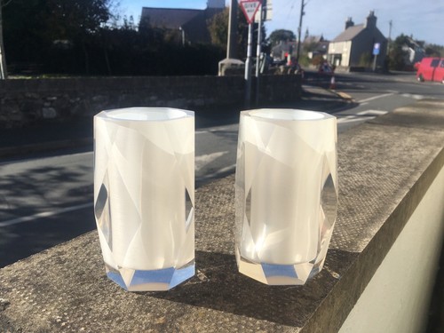PAIR OF MID CENTURY MODERN MURANO STYLE ACRYLIC PERSPEX FACETED VASES RETRO 60'S