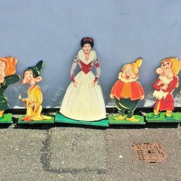 LARGE VINTAGE 1970'S SNOW WHITE & THE SEVEN DWARFS WOODEN FUNFAIR GARDEN DISPLAY